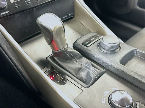 Used 2014 Lexus IS 250 4dr Sport Sdn Auto RWD image 22