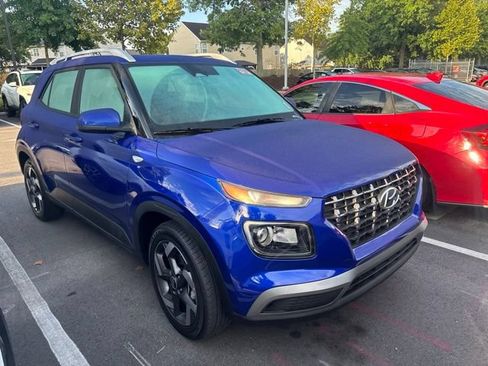 Used 2025 Hyundai Venue SEL FWD image 1