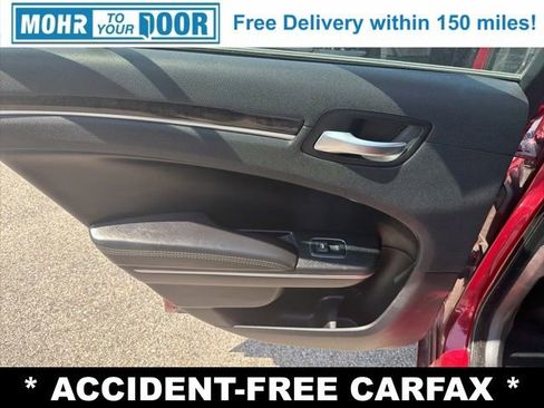 Used 2017 Chrysler 300 C RWD image 30