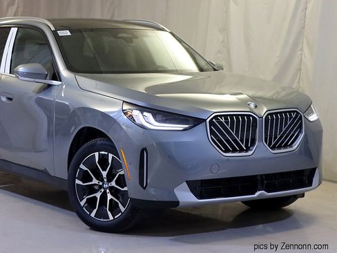 Used 2025 BMW X3 xDrive30i w/ Premium Package image 2