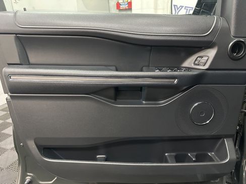 Used 2022 Ford Expedition Max XLT image 16