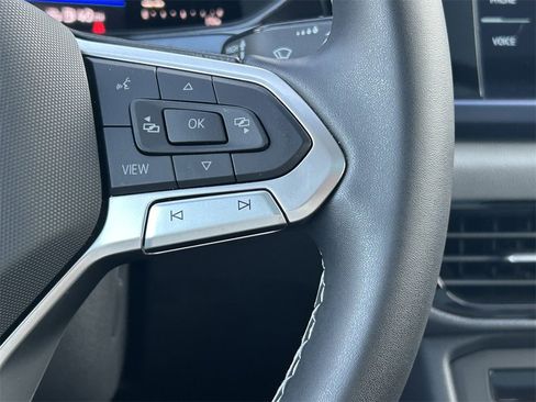 Used 2022 Volkswagen Taos SE image 32