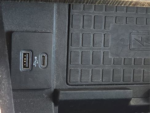 Used 2021 Ford F250 Lariat w/ Lariat Ultimate Package AWD/4WD image 26