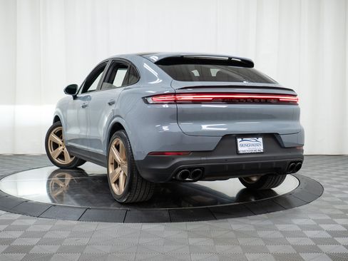 Certified 2024 Porsche Cayenne Coupe AWD/4WD image 36