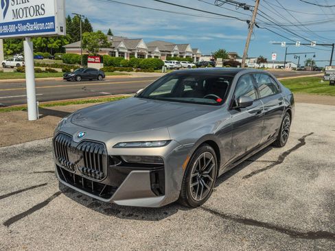 Used 2025 BMW 760i xDrive w/ Executive Package AWD/4WD image 5