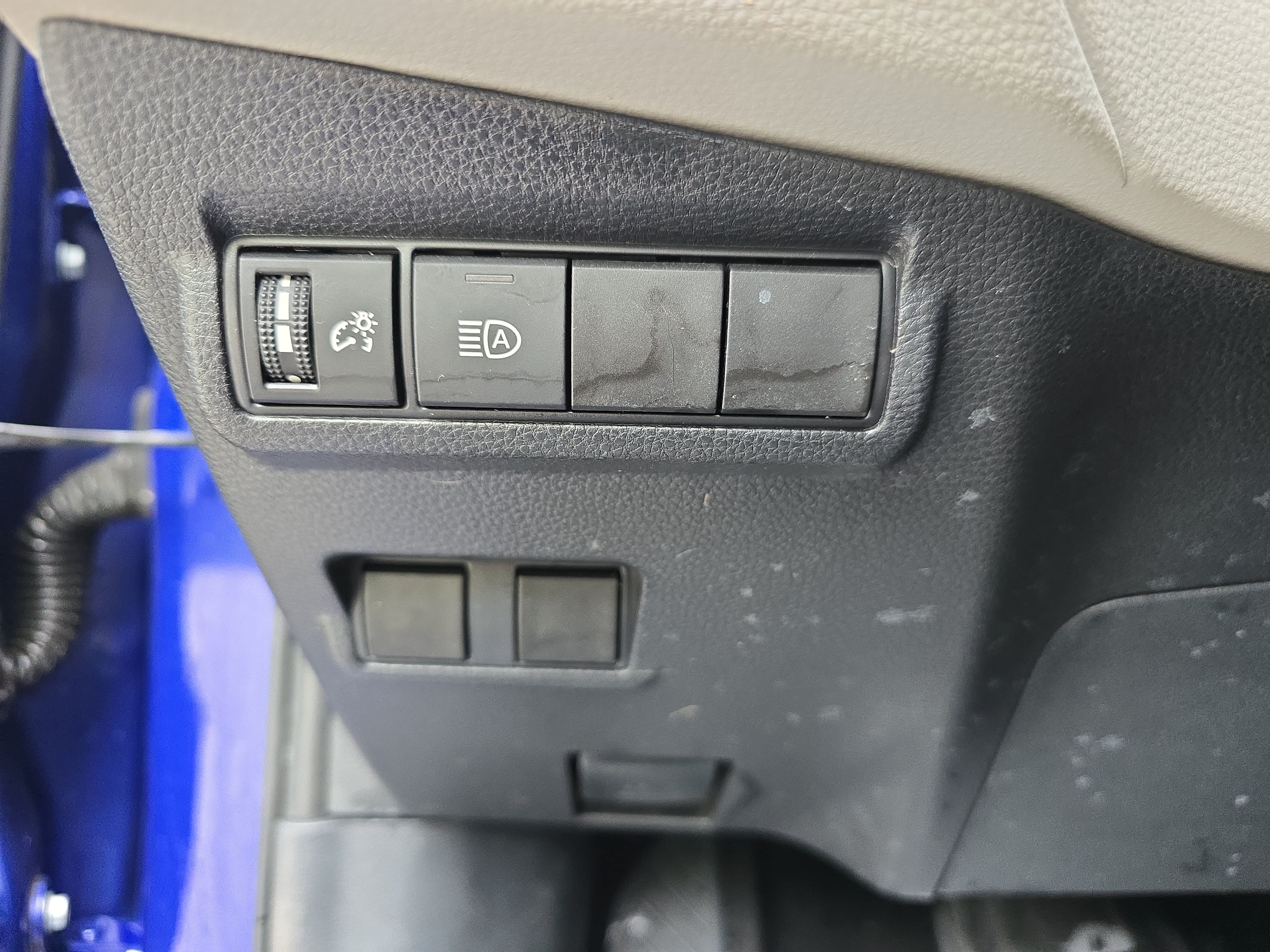 Used 2025 Toyota Corolla Cross LE FWD image 24