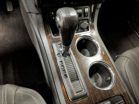 Used 2016 Chevrolet Traverse LT image 23