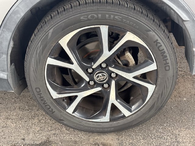 Used 2018 Toyota C-HR XLE FWD image 9