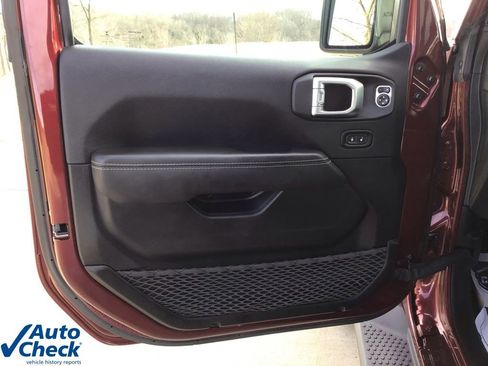 Used 2022 Jeep Wrangler Unlimited Sahara image 25