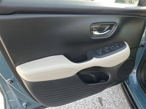 Used 2023 Honda HR-V LX image 12