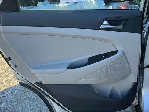 Used 2018 Hyundai Tucson SE image 19