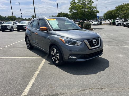 Used 2019 Nissan Kicks SR w/ Exterior Electronics Package FWD image 3