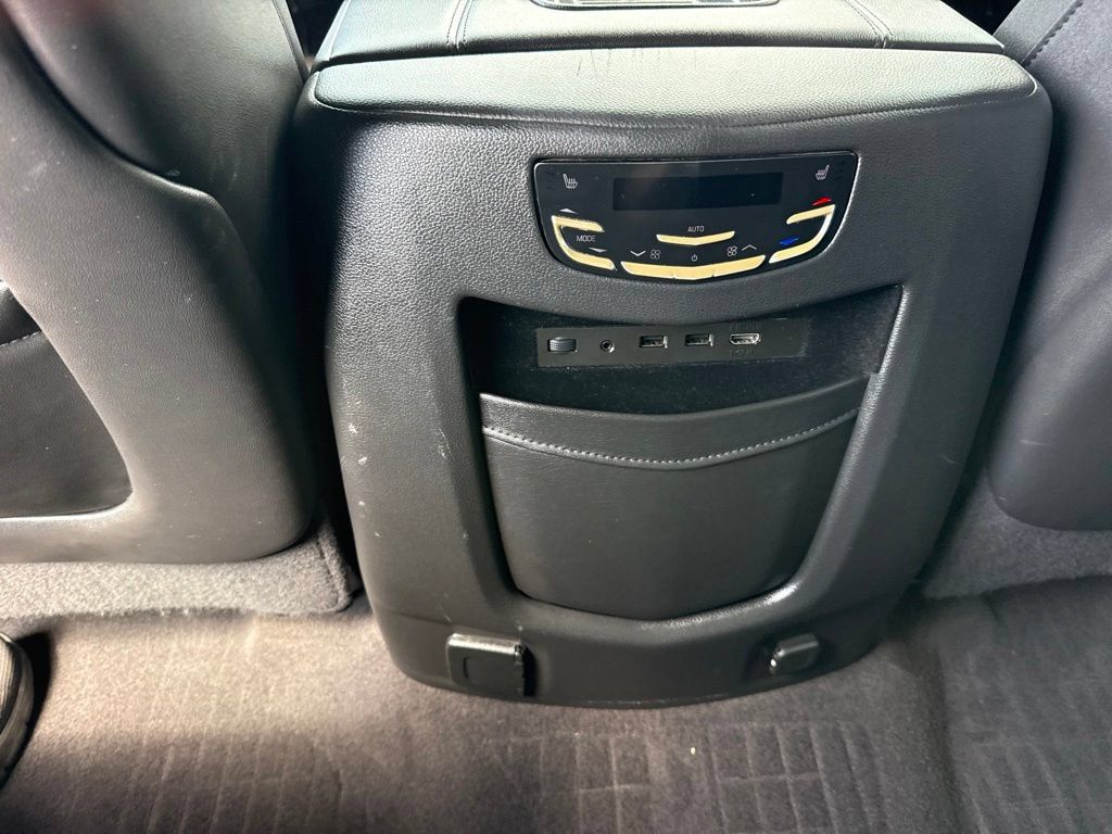 Used 2020 Cadillac Escalade Luxury RWD image 14