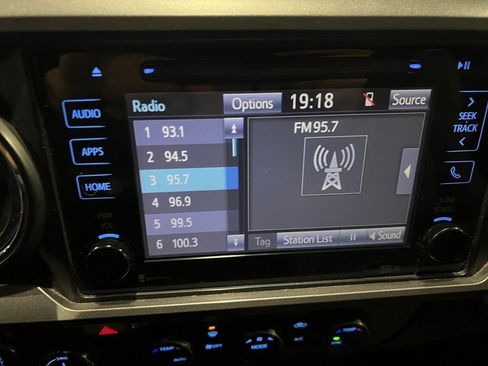 Used 2016 Toyota Tacoma TRD Sport image 31