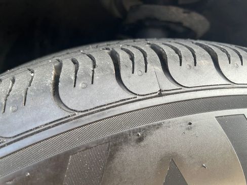 Used 2024 Chrysler Voyager LX image 27