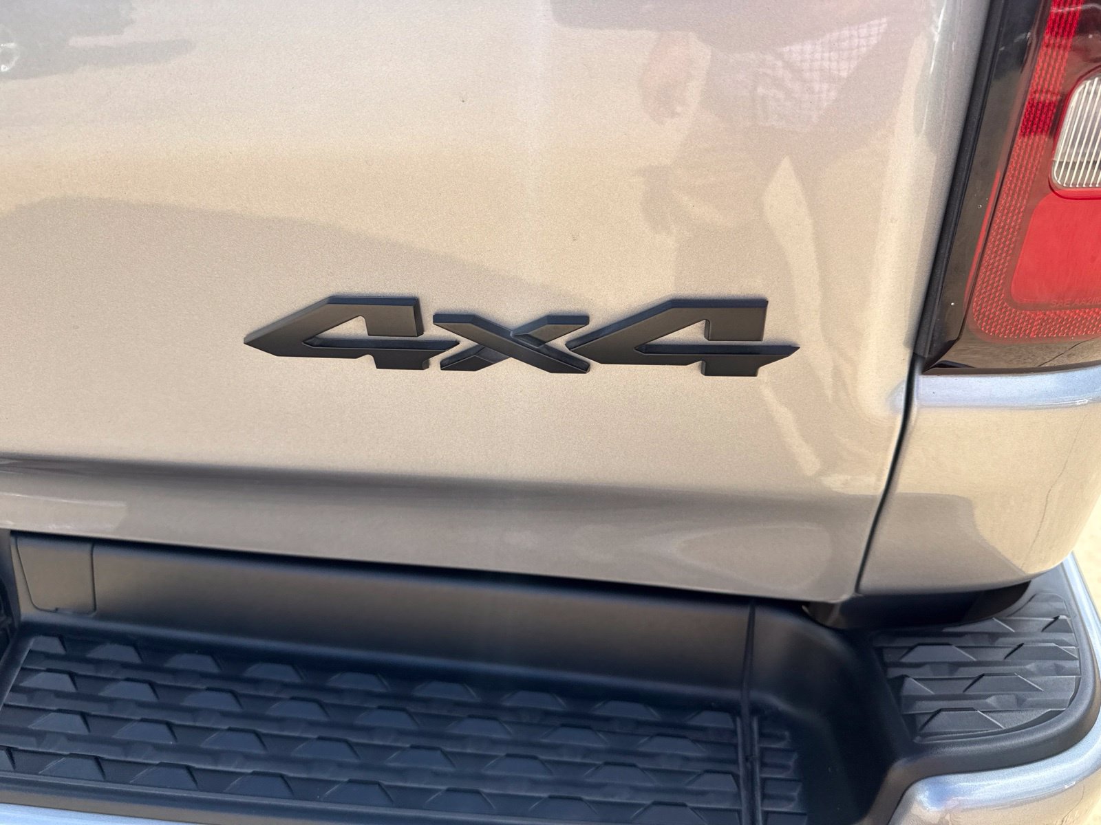 Used 2024 RAM 1500 Laramie AWD/4WD image 10