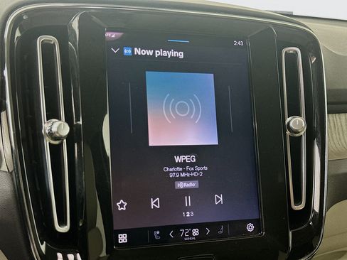 Used 2023 Volvo XC40 B5 Plus w/ Protection Package Premier image 21