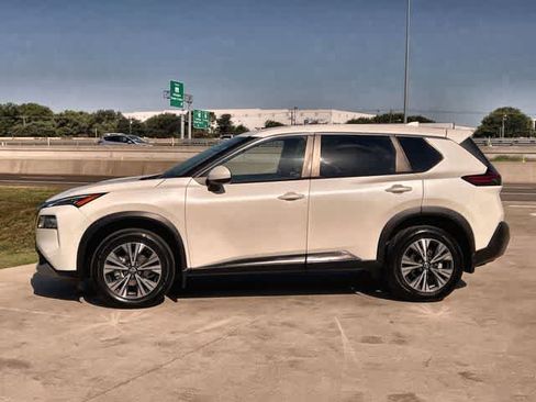 Used 2023 Nissan Rogue SV FWD image 4