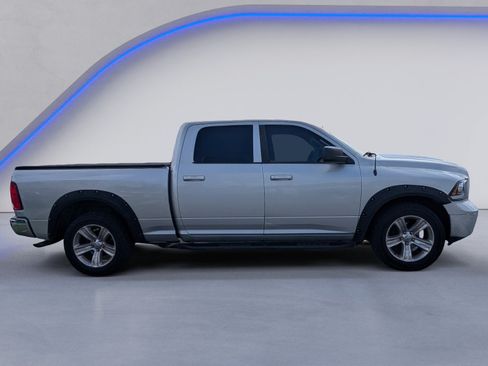 Used 2019 RAM 1500 Classic SLT RWD image 6