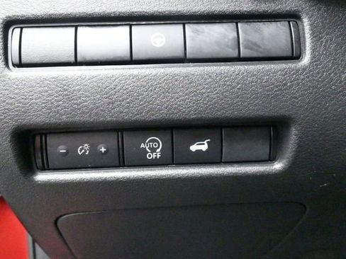 Used 2025 Nissan Rogue SV image 18