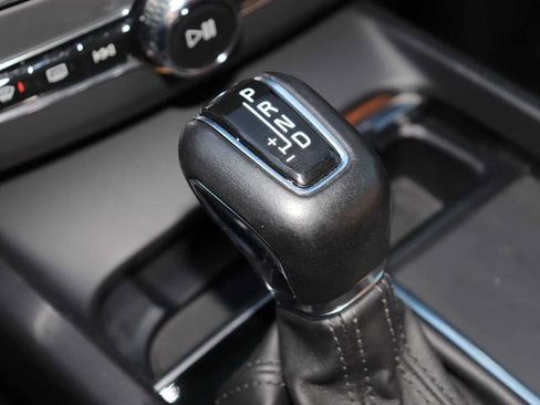 Used 2021 Volvo XC60 T5 Momentum w/ Advanced Package image 33