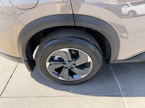 Used 2025 Nissan Rogue SV image 15