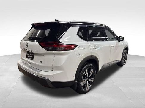 Certified 2025 Nissan Rogue SL FWD image 5