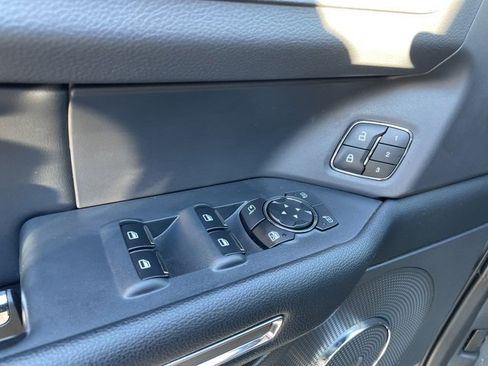 Used 2023 Ford Expedition XLT image 6