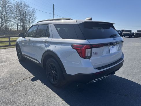 Certified 2025 Ford Explorer Active w/ Active Comfort Package image 7