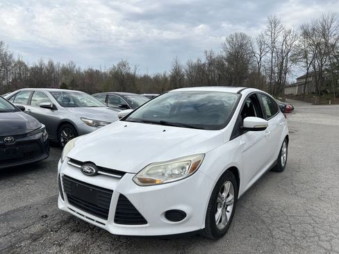 Used 2014 Ford Focus SE w/ SE Winter Package image 2