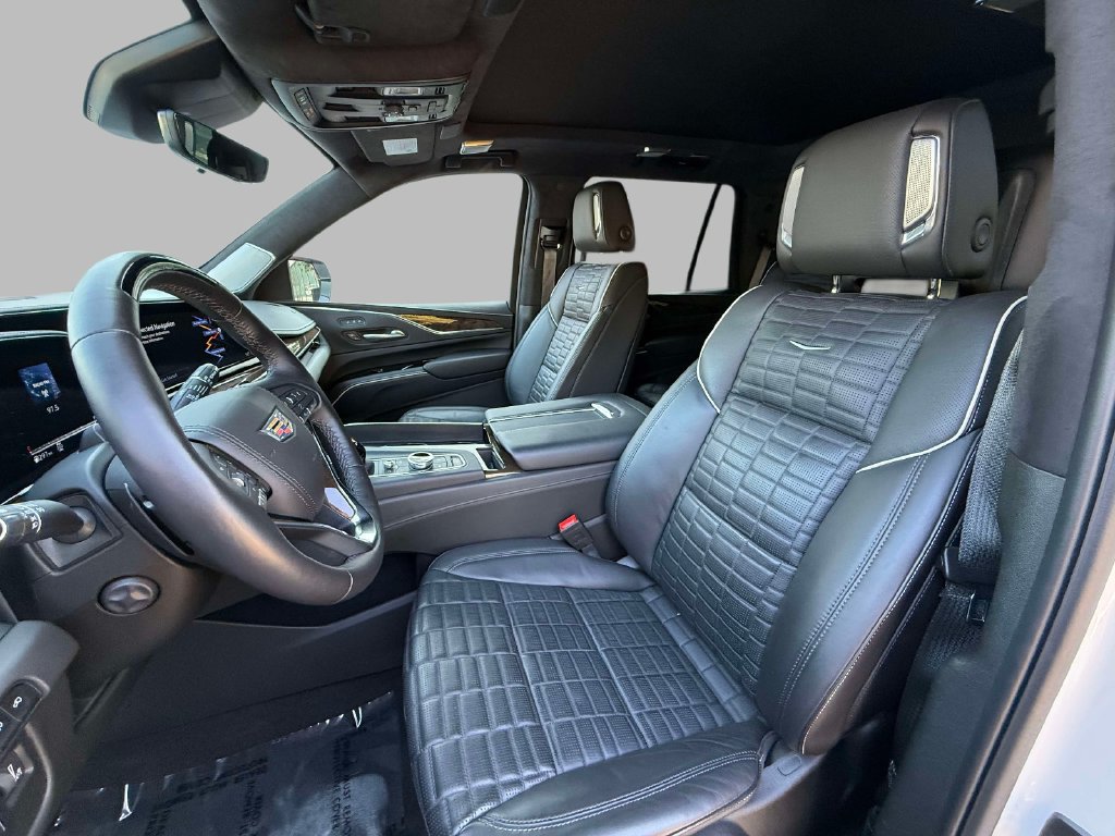 Used 2024 Cadillac Escalade Sport Platinum w/ LPO, ONYX Package AWD/4WD image 2