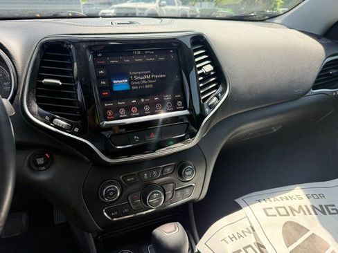 Used 2019 Jeep Cherokee Limited AWD/4WD image 19