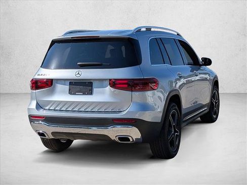 Used 2026 Mercedes-Benz GLB 250 image 2