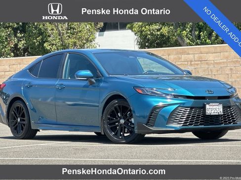 Used 2025 Toyota Camry SE w/ Convenience Package FWD image 1