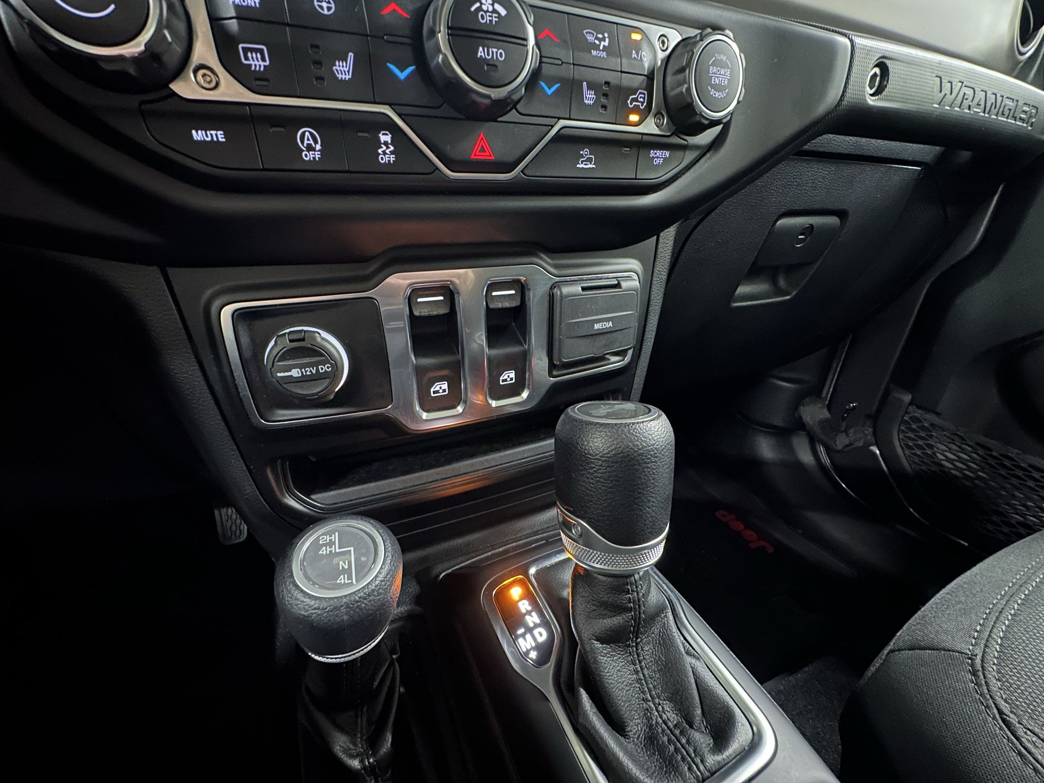 Used 2022 Jeep Wrangler Sport AWD/4WD image 32