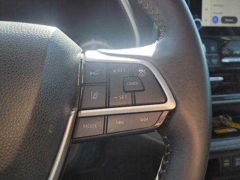 Used 2024 Toyota Highlander XLE AWD/4WD image 26