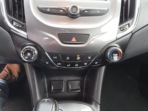 Used 2017 Chevrolet Cruze LT w/ Convenience Package image 21