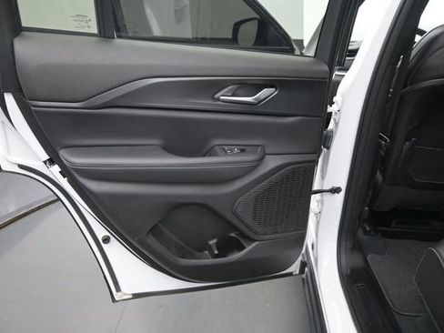 Used 2023 Jeep Grand Cherokee Altitude AWD/4WD image 14