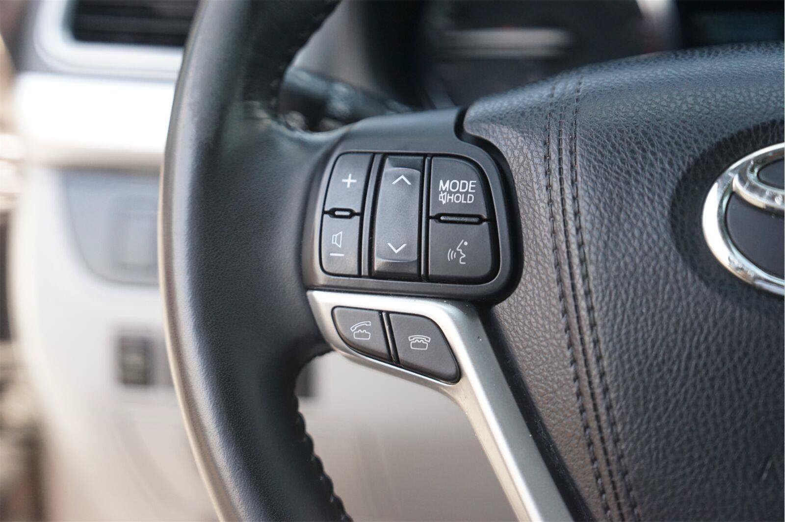 Used 2015 Toyota Highlander Plus FWD image 22
