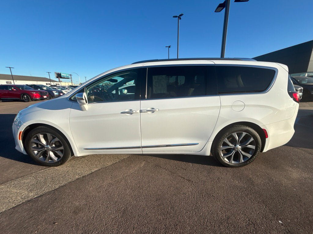 Used 2018 Chrysler Pacifica Limited FWD image 8