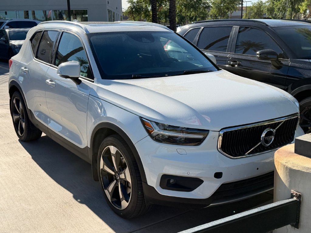 Used 2020 Volvo XC40 T5 Momentum w/ Protection Package Premier AWD/4WD image 6