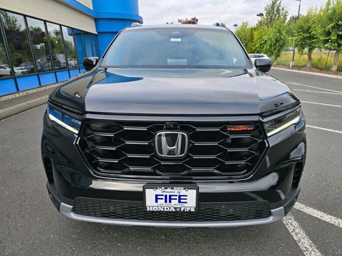 New 2025 Honda Pilot TrailSport image 9