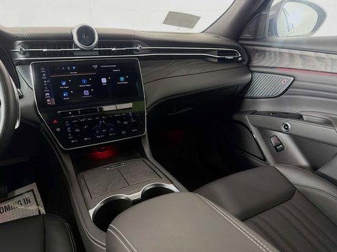 Used 2025 Maserati Grecale Modena image 39