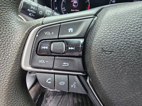 Used 2018 Honda Accord EX image 18