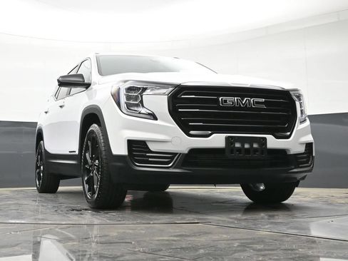 Used 2023 GMC Terrain SLE w/ Elevation Edition AWD/4WD image 30