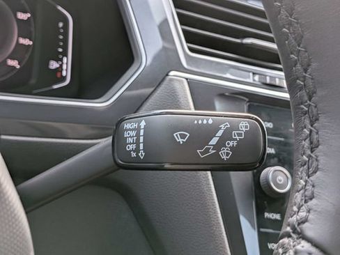 Used 2022 Volkswagen Tiguan SEL R-Line AWD/4WD image 28