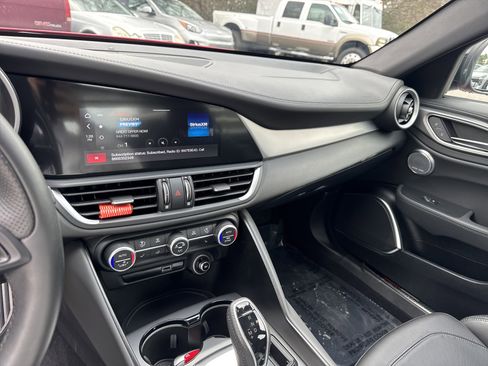 Used 2023 Alfa Romeo Giulia Veloce image 28