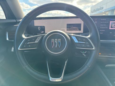 Used 2025 Buick Envision Preferred image 17