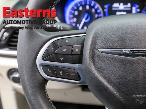 Used 2023 Chrysler Voyager LX image 15