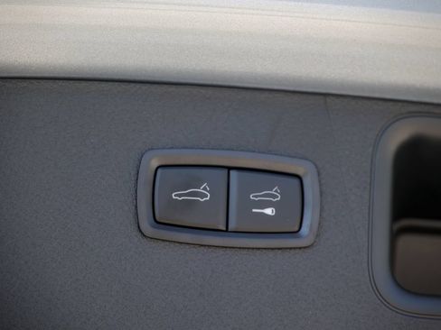 Certified 2026 Porsche Macan AWD/4WD image 32